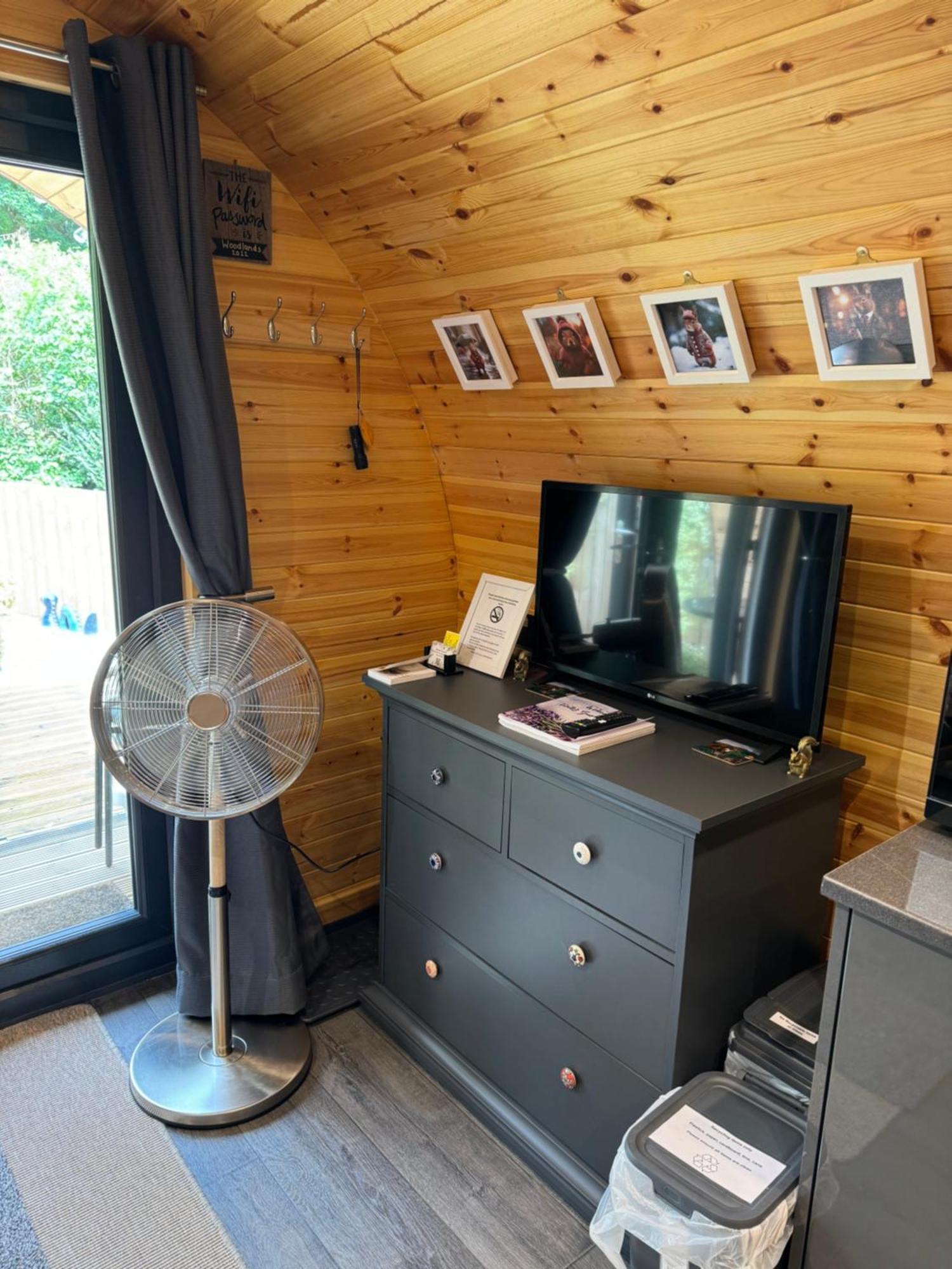 Loch Ness Woodland Pods Hotel Drumnadrochit Bagian luar foto